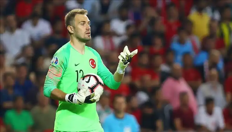 Mert Günok Futbolu Bırakma Yaşını Açıkladı: Hayranlarını Üzen Haber