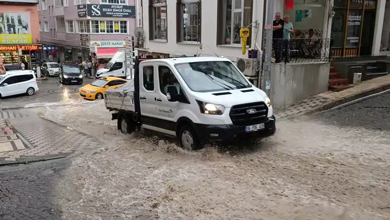 10 Dakikada Yağmurun Cenneti Cehenneye Çevirdiği Şehir: Su Baskınları Üzerine Korkutan Rapor