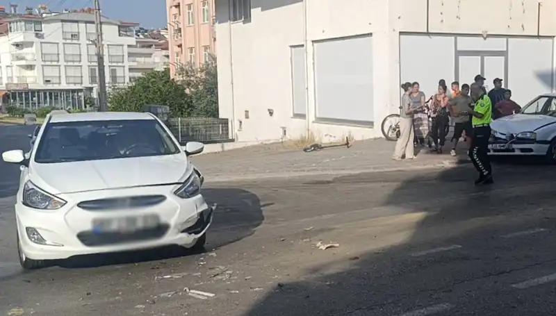 Antalya'da İki Otomobil Çarpıştı: Kaza Sonrası Yaşananlar