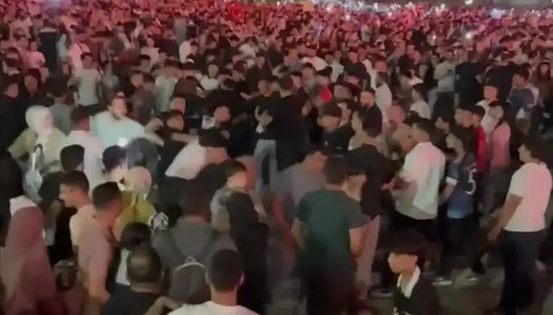 Konserde Bıçaklı Kavga! Yaşanan Olayda Üç Kişi Yaralandı