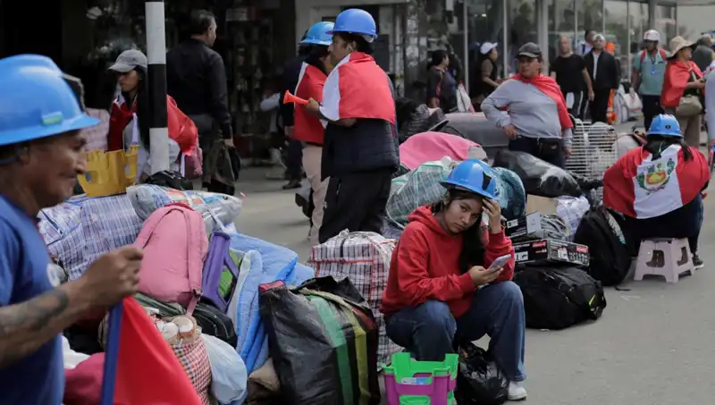 Peru'da Madencilik Krizi: Sokaklarda Direniş Devam Ediyor!