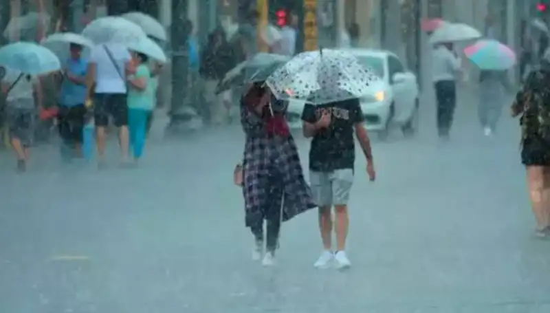 İstanbul'u Vurdu! Yangın Bölgesinde Şiddetli Rüzgar ve Sağanak Yağış Uyarısı