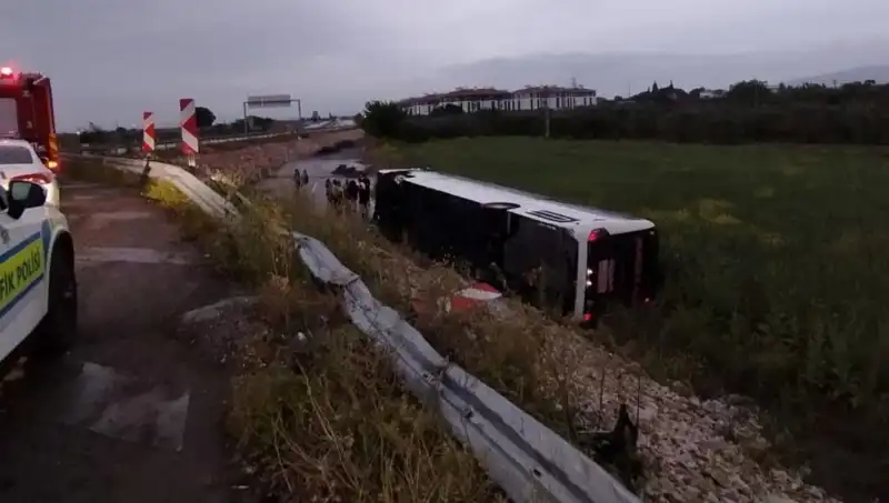 Manisa'da Yolcu Otobüsü Kaza Yaptı: Yaralıların Durumu Olayın Ardından Rapor Edildi