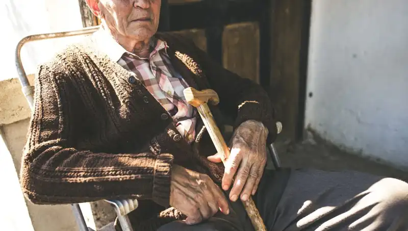 Yalnızlık ve İlgi Eksikliği: 100 Yaşlıdan 16'sında Depresyon Belirtileri