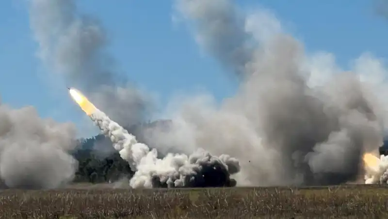 Avustralya'nın Dev Askeri Tatbikatında HIMARS Atışı Gerçekleşti