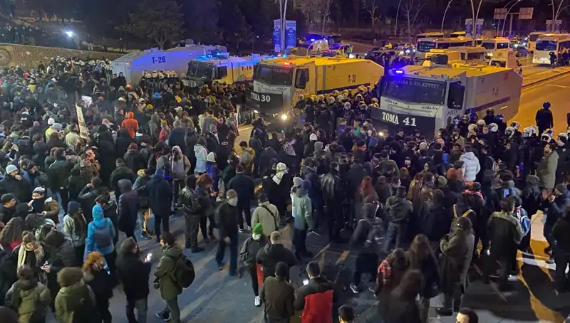 İstanbul ve Ankara'da Öğrenciler İmamoğlu İçin Sokağa İndi