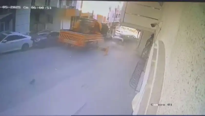 Kontrolden Çıkan Vinç, 23 Araçla Korku Dolu Bir Çarpışma Yaşattı!