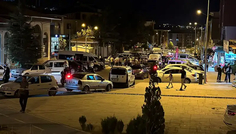 İki Aile Arasında Büyük Kavga: 1'i Ağır 3 Yaralı!