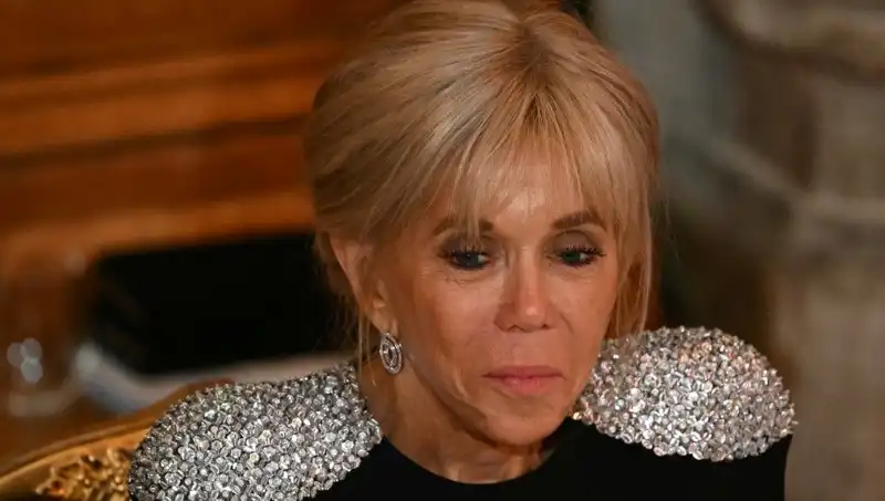 First Lady Davasında Şok Gelişme: "Erkek Olarak Doğdu" Yalanına Beraat Verildi!