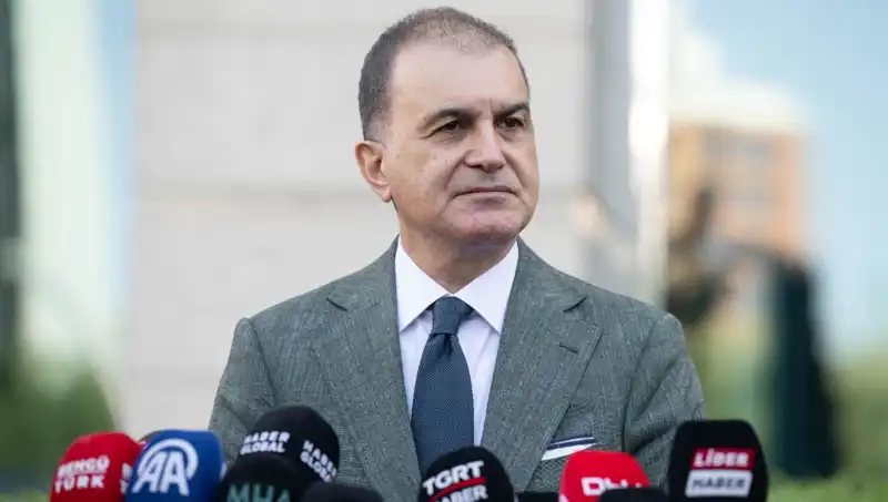 Ömer Çelik'ten Özel'e Sert Tepki: Demokratik Alanı Tehdit Eden Sözler Yok Hükmündedir!