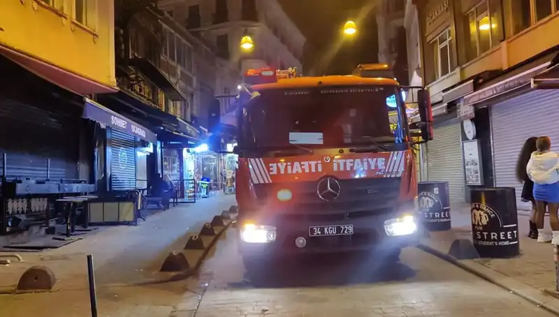 Beyoğlu'nda Asansör Boşluğuna Düşen Müşteri: Olayın Detayları ve Yaralı Durumu