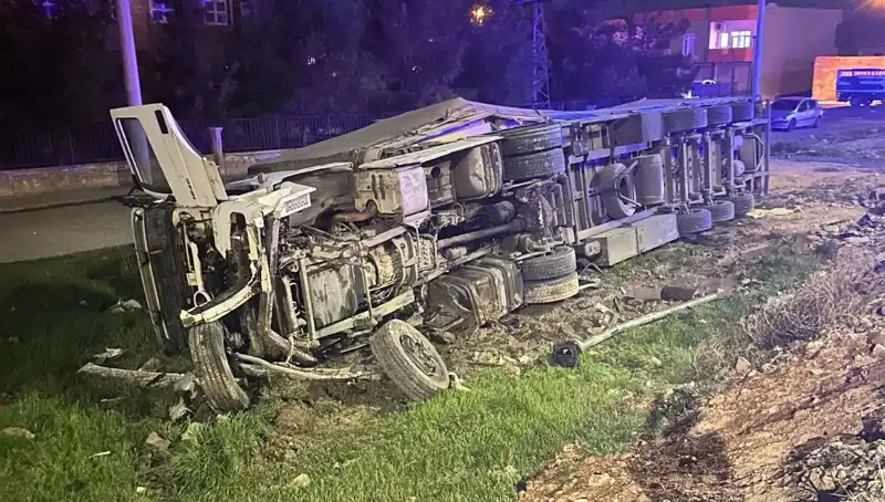 TIR Devrildi! Korkunç Kazada 6 Kişi Yaralandı