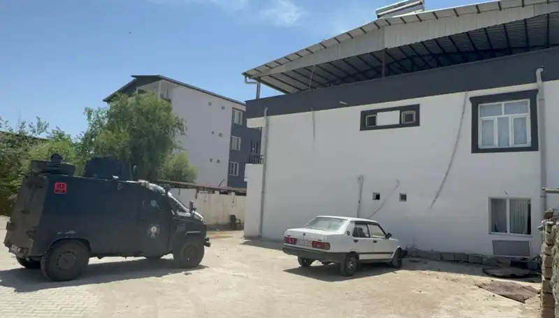 Babalar Günü'nde Dehşet Anları: Çekiçle Babasına Saldıran Genç Olay Yaratıyor