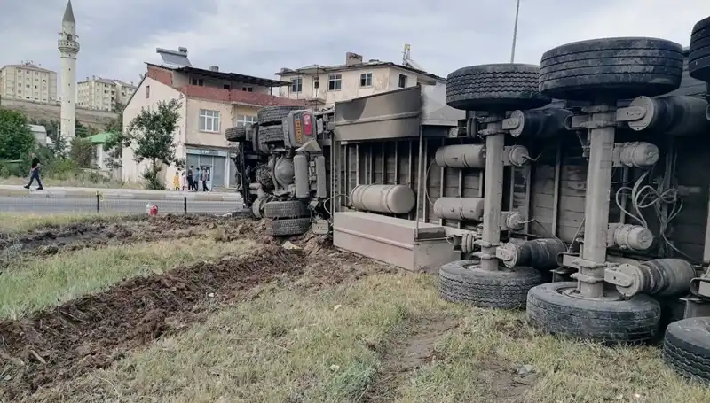 Erzurum'da Freni Boşalan TIR'ın Yol Açtığı Dehşet Dolu Kaza