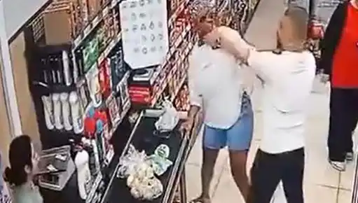 Markette Kasa Sırasında Şok Olay: Çocuğunun Önünde Kadına Saldırı!